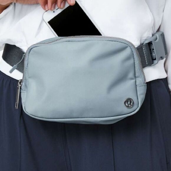 Lululemon Everywhere Belt Bag 1L in Chambray (Light Gray/Silver) W9CEYS EUC - Picture 3 of 12